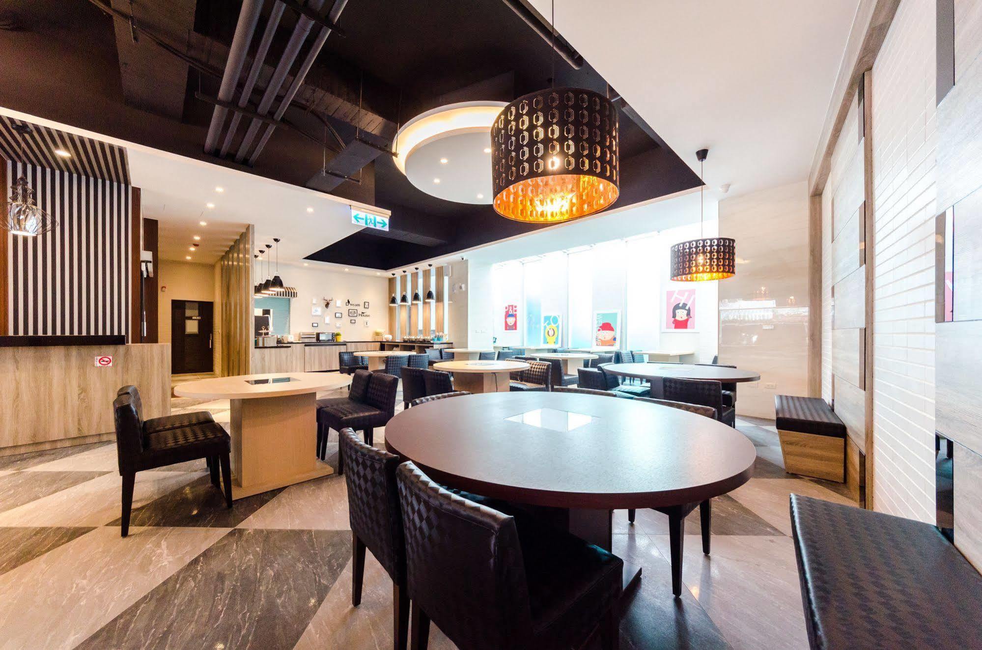 טאינאן P&E Hotel מראה חיצוני תמונה